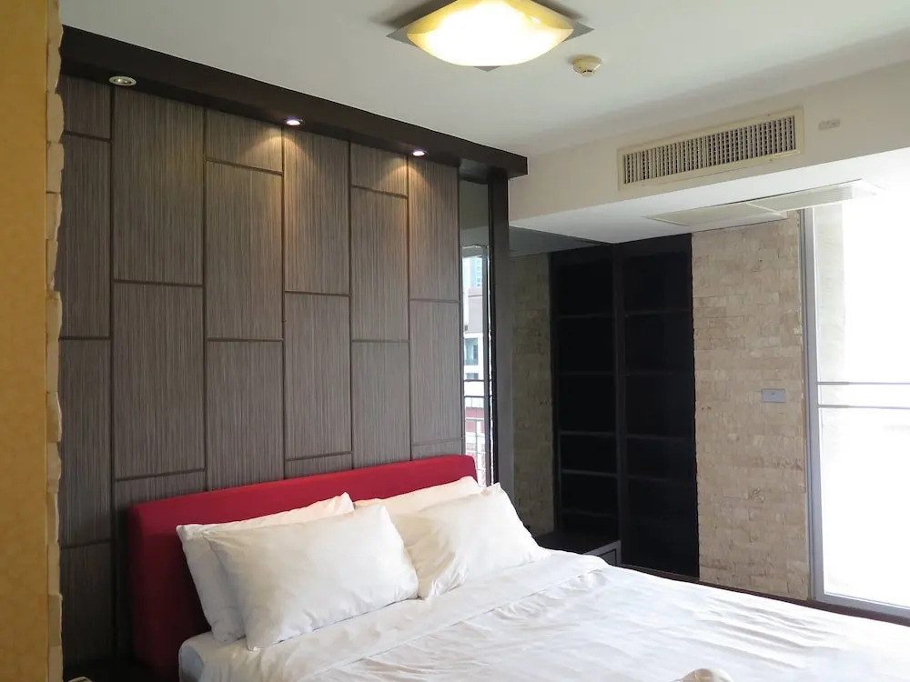 7A - 2 Bedrooms and 2 Bathrooms Located at Downtown Apartment With Shared Pool
