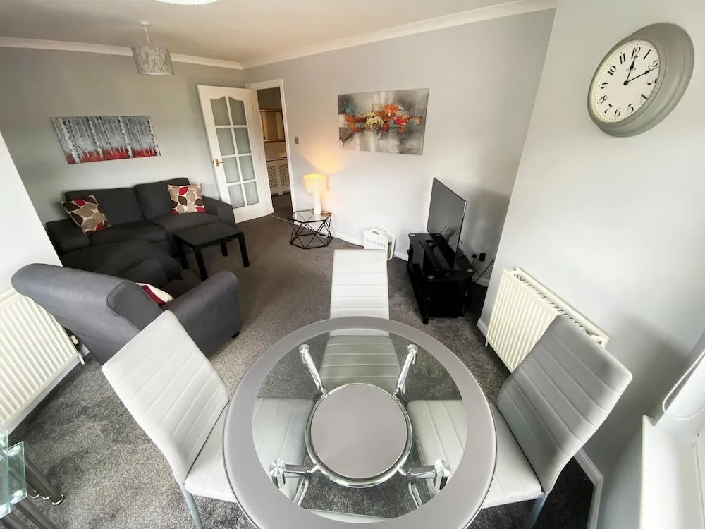 NEW Super 2 Bedroom Flat in Falkirk