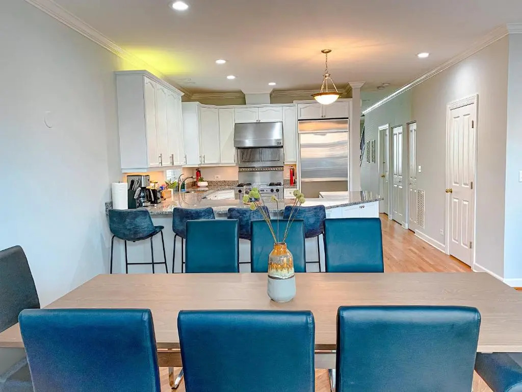 Beautiful 5br home for 14 guests with free parking