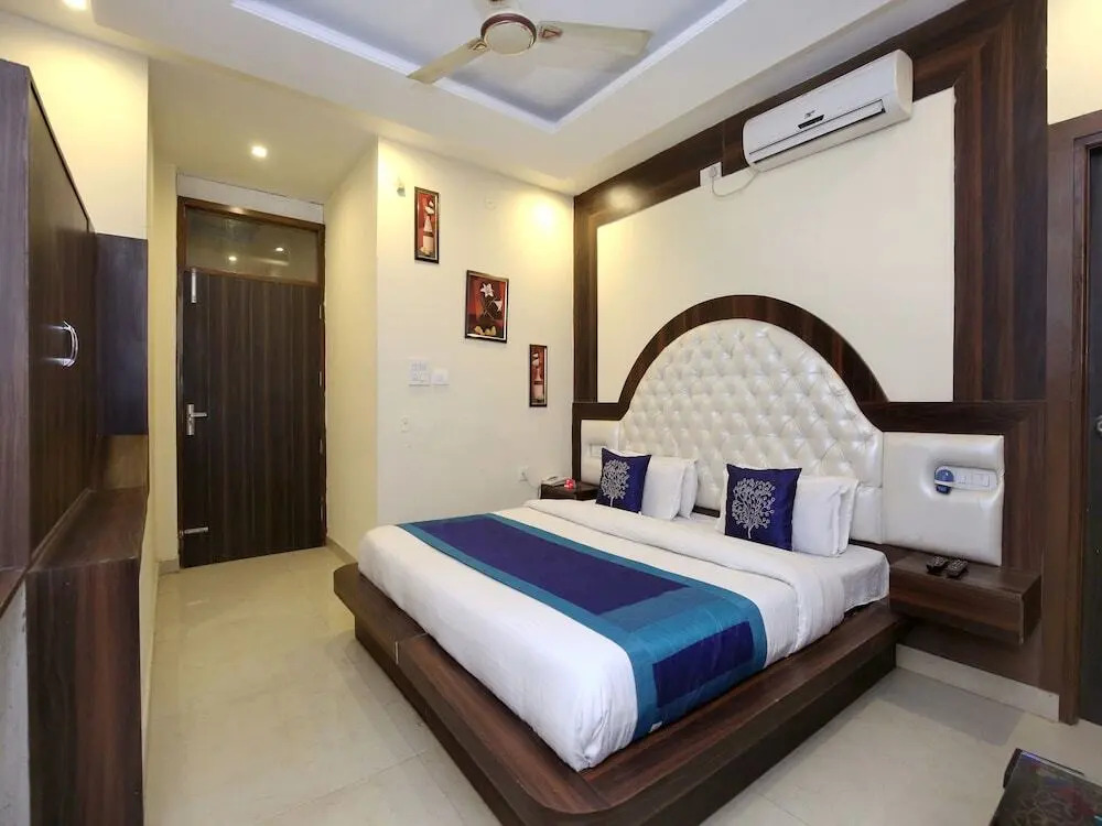Hotel JK, Punjab