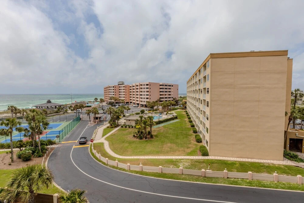 Inlet Reef 314 2 Bedroom Condo by RedAwning