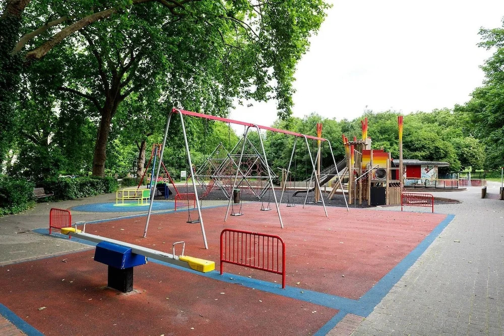 Veeve - Highbury Crescent