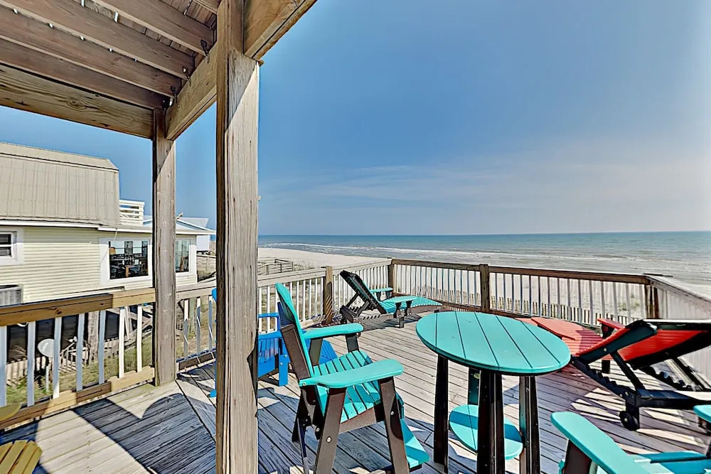 Coastal Blessings: Gulf-front W/ Private Beach 5 Bedroom Home
