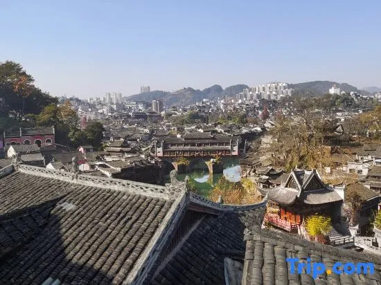 Chaoman Hotel (Fenghuang Ancient Town Branch)