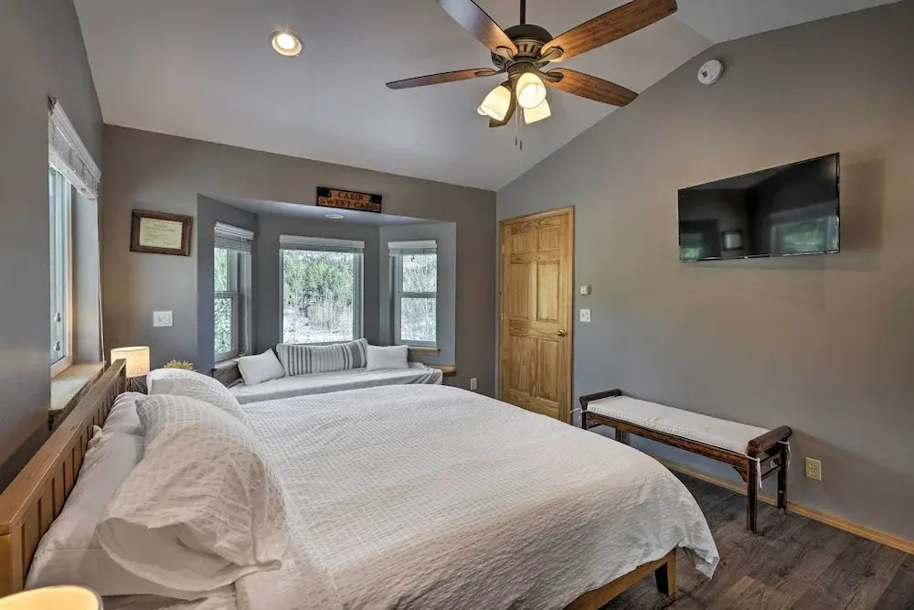 Hot Tub, Deck & Grill: Mtn-view Divide Cabin