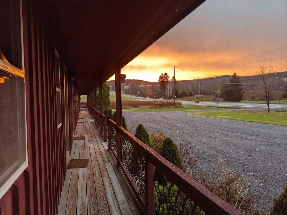 The Meadowlark Inn