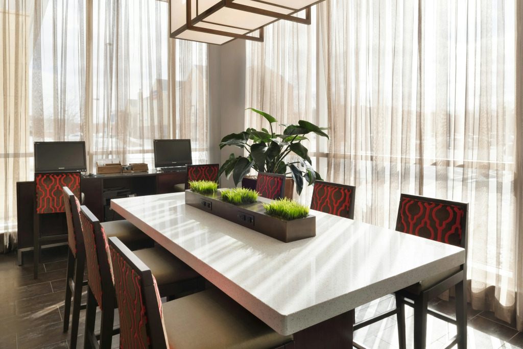 Embassy Suites by Hilton Chicago Naperville