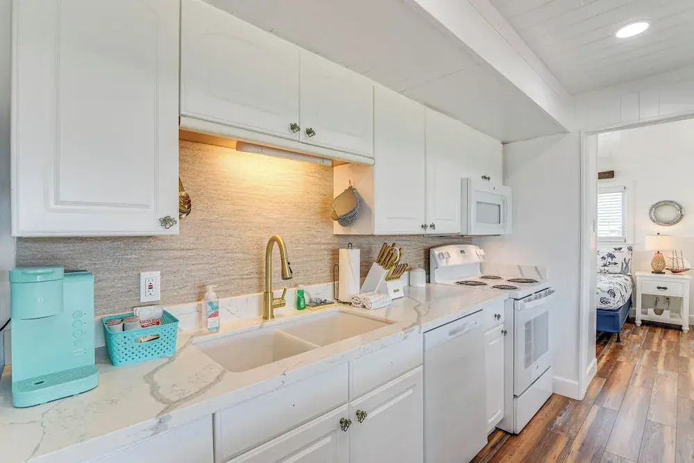 Enjoy the View, Walk to Beach! Galveston Hideaway