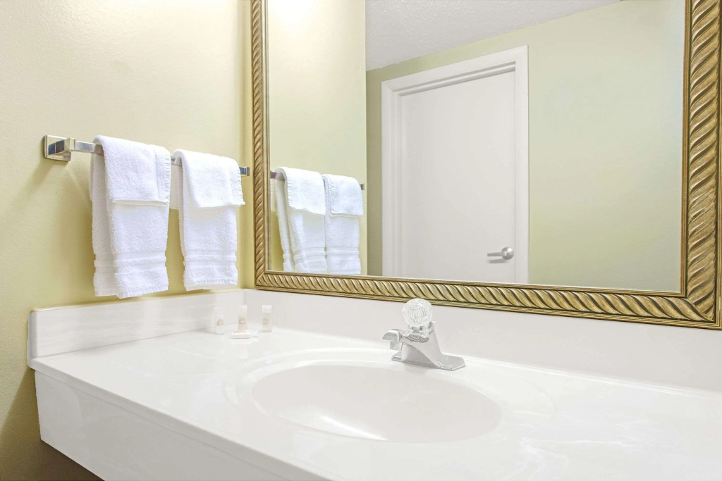 Days Inn by Wyndham St. Louis/Westport MO
