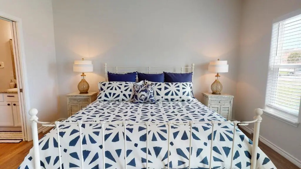 CLP804 Upscale 5 Bedroom Home, Close to Beach with Boardwalk, Community Pool