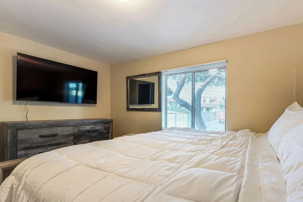 Walkable Phoenix 2-unit Hub Near Chase Field