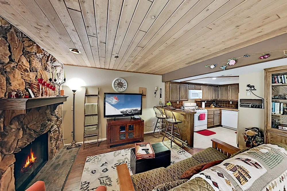 3980lk12 2 Bedroom Condo