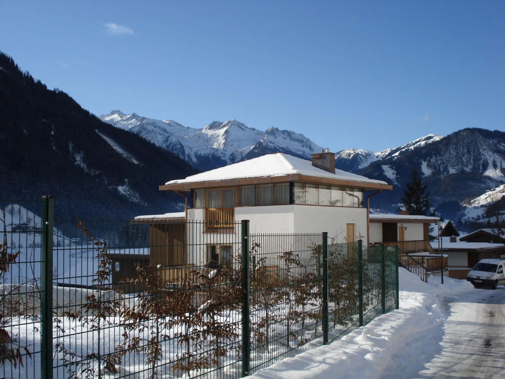 Holiday Home With Swimming Pool in Wald im Pinzgau