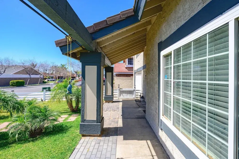 Near ONT Ontario Oasis Designer Home w Garden Park