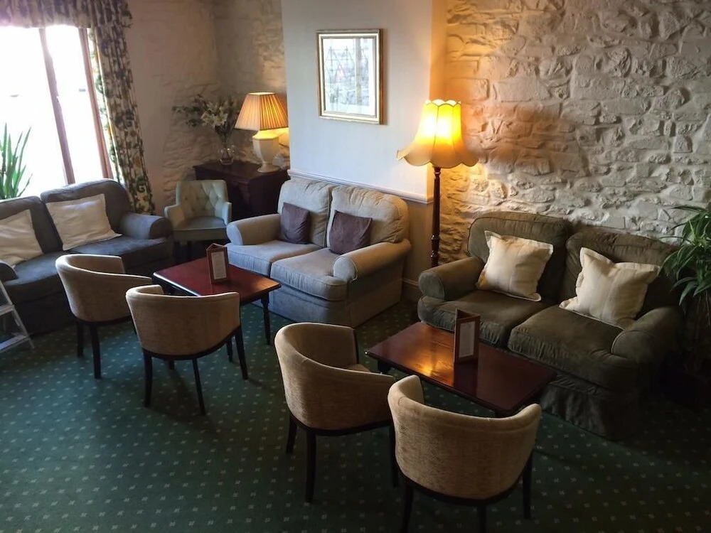 Falcon Hotel