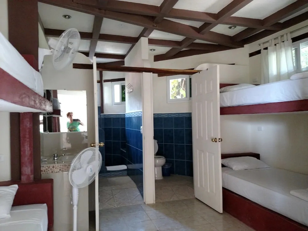 Zapote Tree Inn