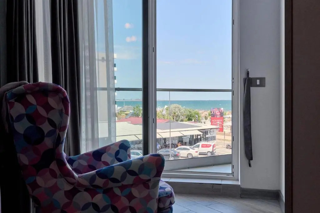 Beachfront 1BR apartment- Spa n Pools