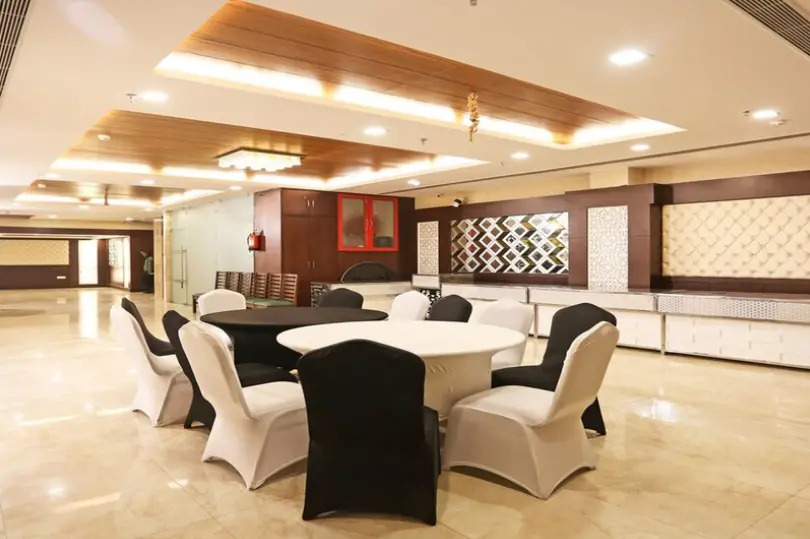 OYO 5614 Hotel Rolex Inn