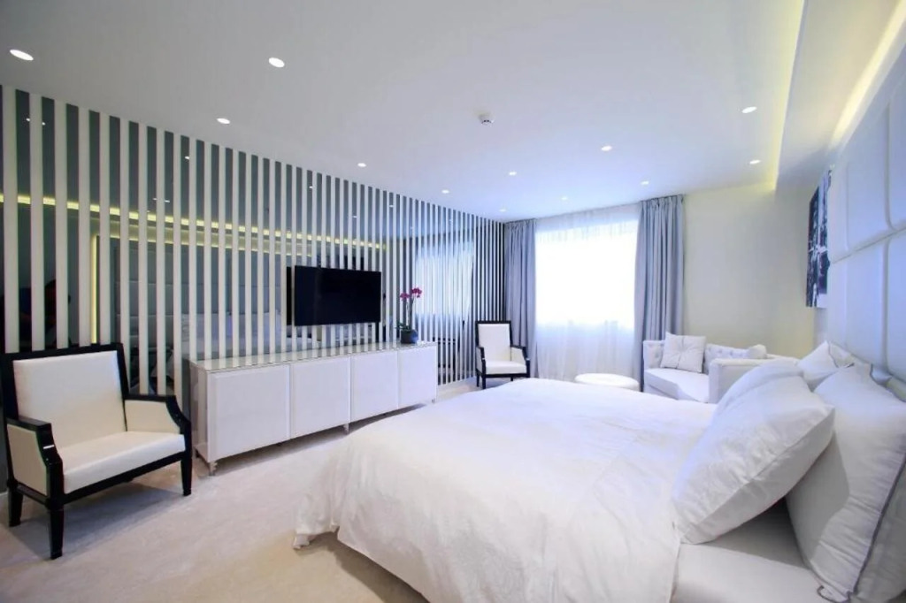 Hotel 9