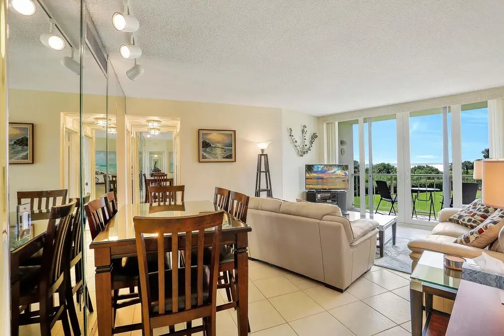 Cozy Beachfront Condo With Pool and Tennis Courts