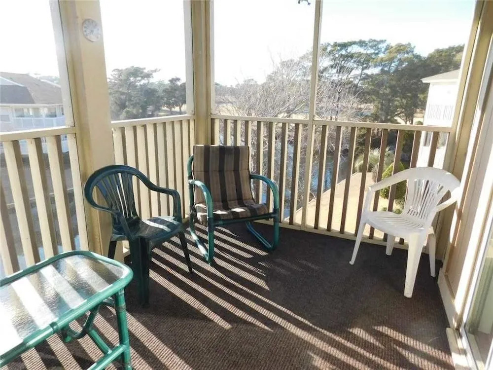 Tilghman Shores D9 2 Br condo by RedAwning