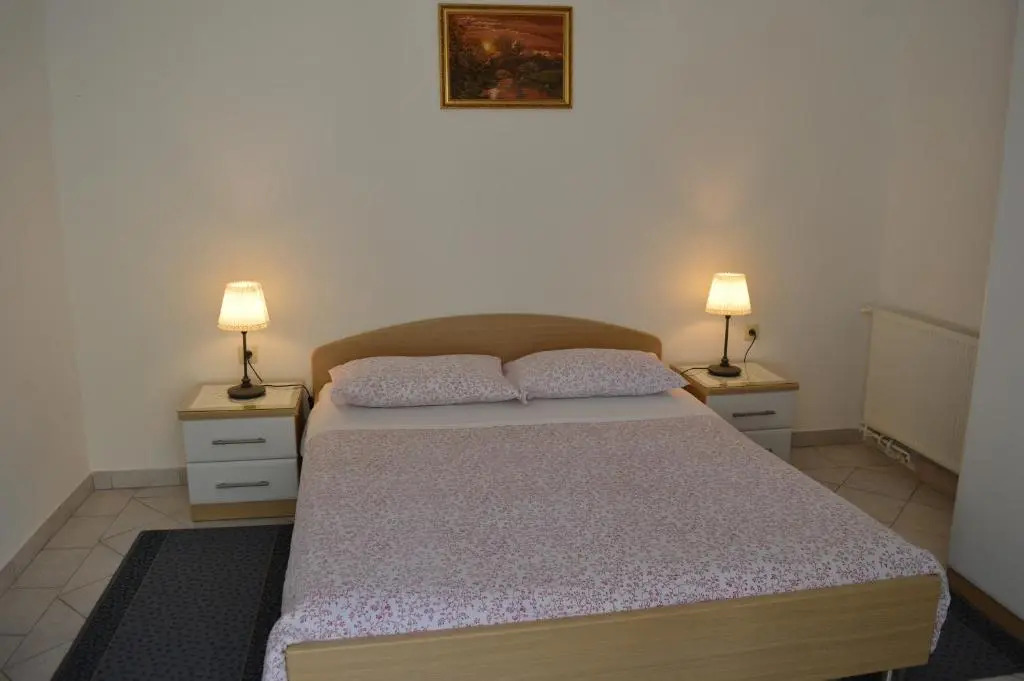 Rooms & Apartments Kvasić