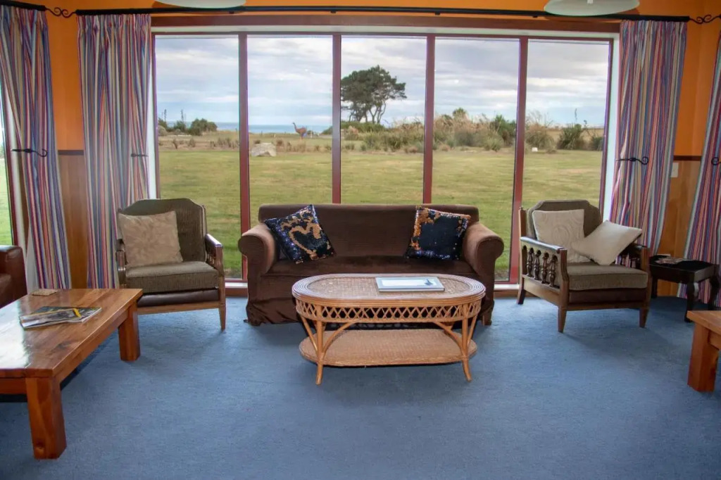 Old Bones Lodge Is 4.6 South Oamaru