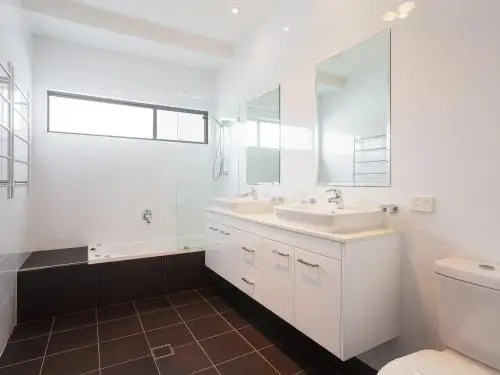 7 Judith Street Stunning duplex with ducted air