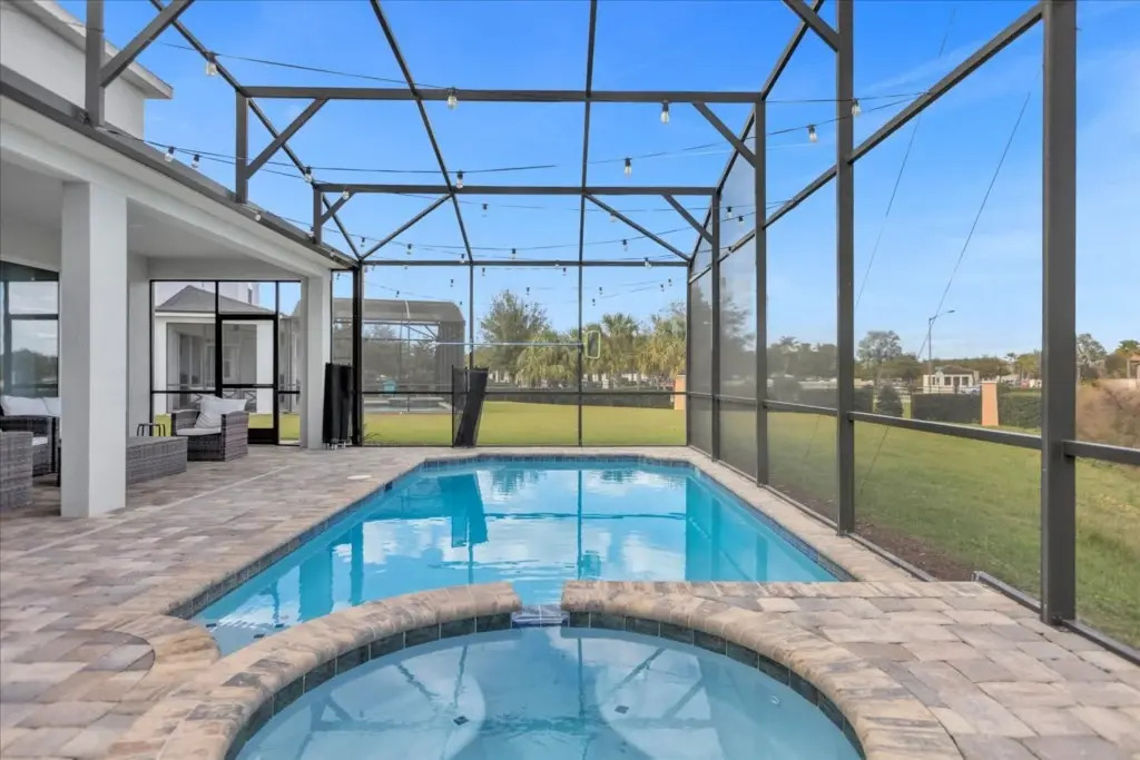 9 Bedrooms 6 Bathrooms Solara 8901 Cb
