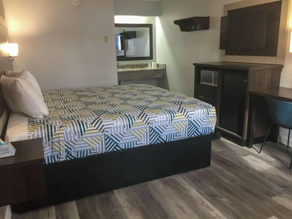 Motel 6-Burnsville, MN