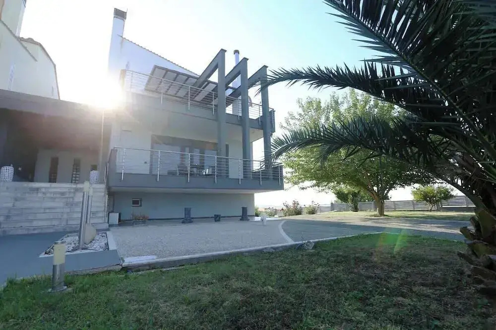 Villa Erytha - Serene Retreat With Views Garden