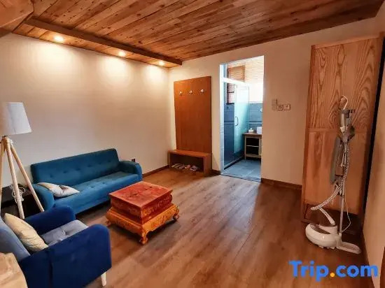 Shiwei Hostel