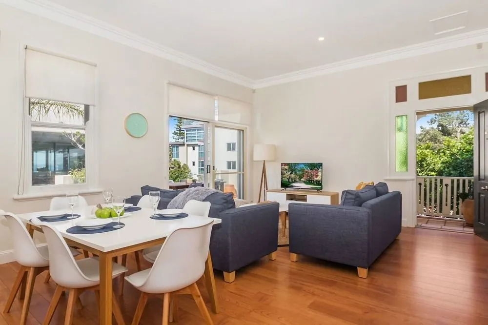 Manly beach apartment footsteps to the sand