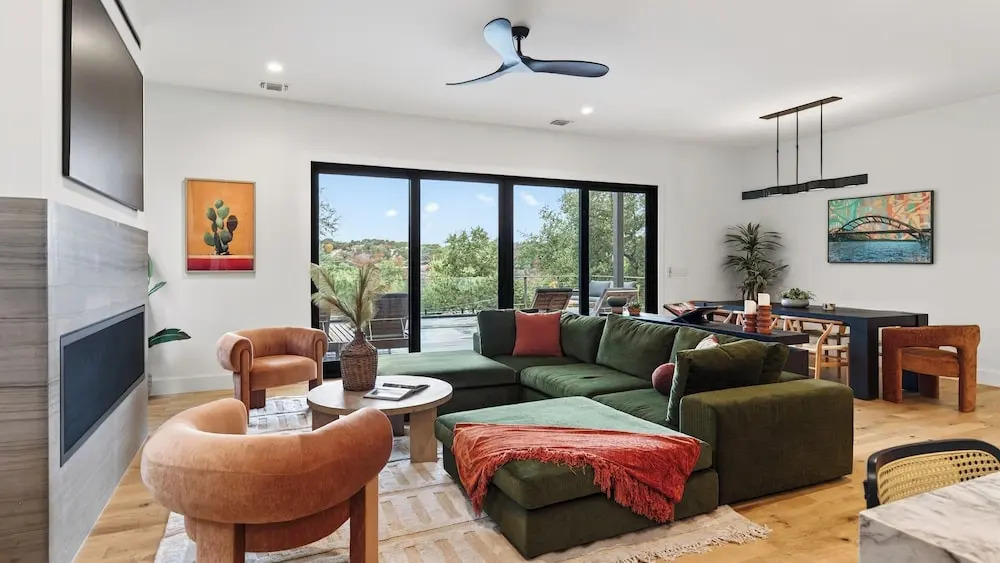 Sundown Social by Avantstay Lake Austin Views Pool, Firepit, Deck + Game Room A+ Designer Style