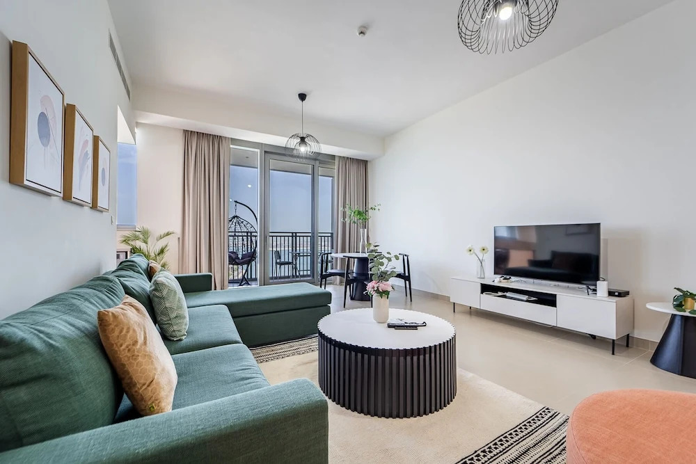 Luxury StayCation - Spacious Modern Apt Overlooking The Arabian Sea