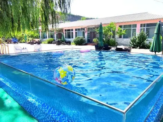 Leisure Pond-Childhood Joy Volley Lodge