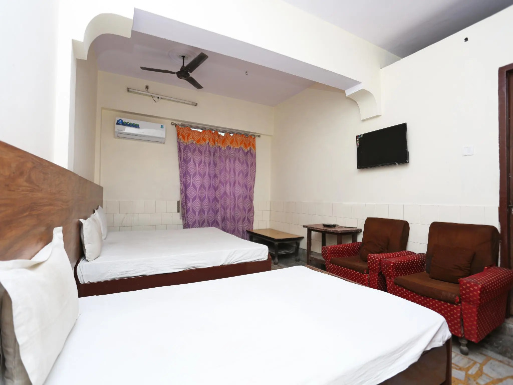 SPOT ON 43285 Hotel Anand Bhawan