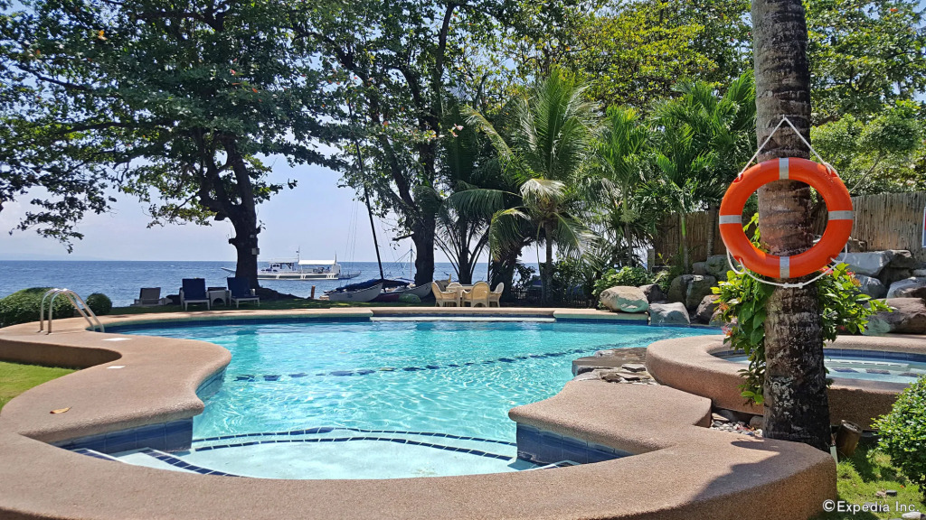 Mikes Dauin Dive Resort