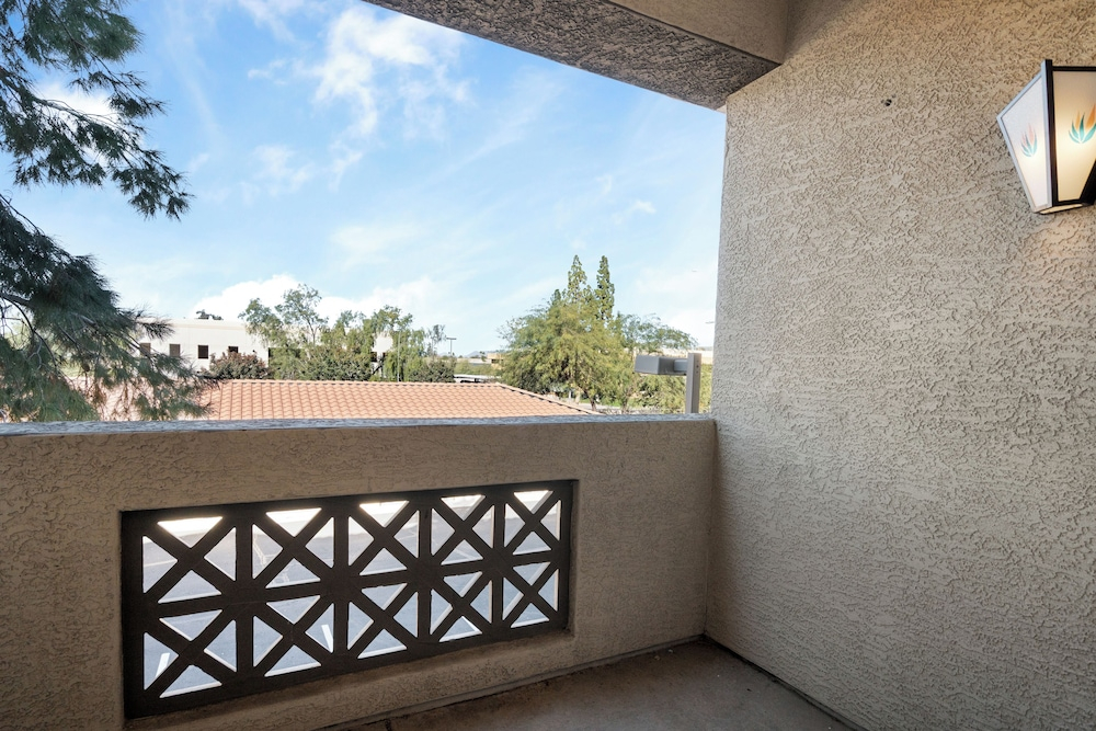 Upscale Stay w Heated Pool 8mins to ASU