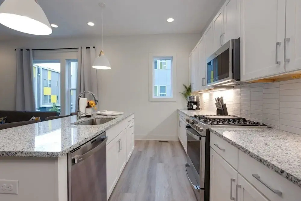 East Nash Oasis - 13 Beds - Going Fast
