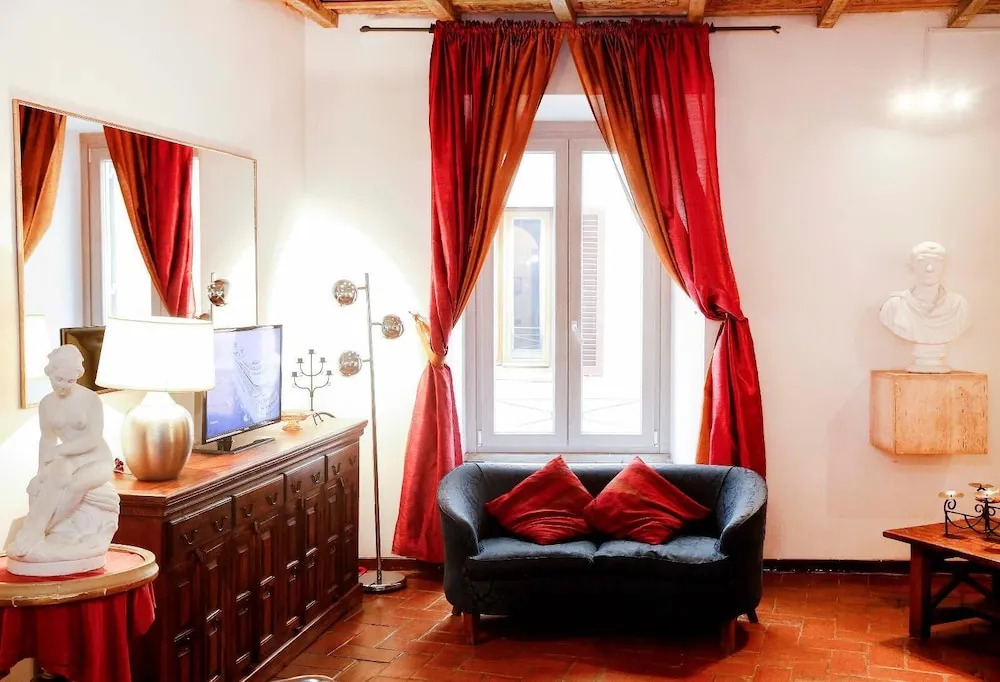 Campo dei Fiori 2 Bedroom Apartment