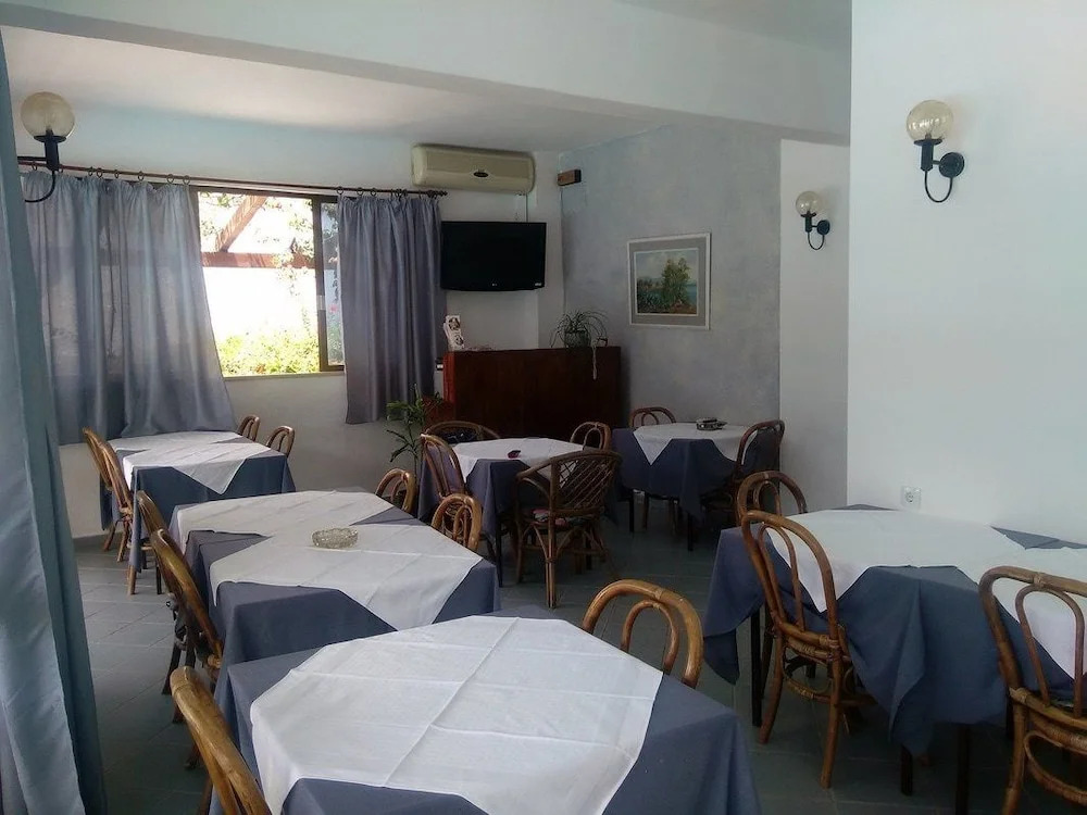 Elvira Hotel