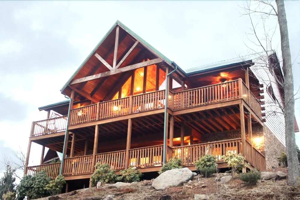 Majestic Point Lodge 5 Bedroom Mountain View Home with Hot Tub