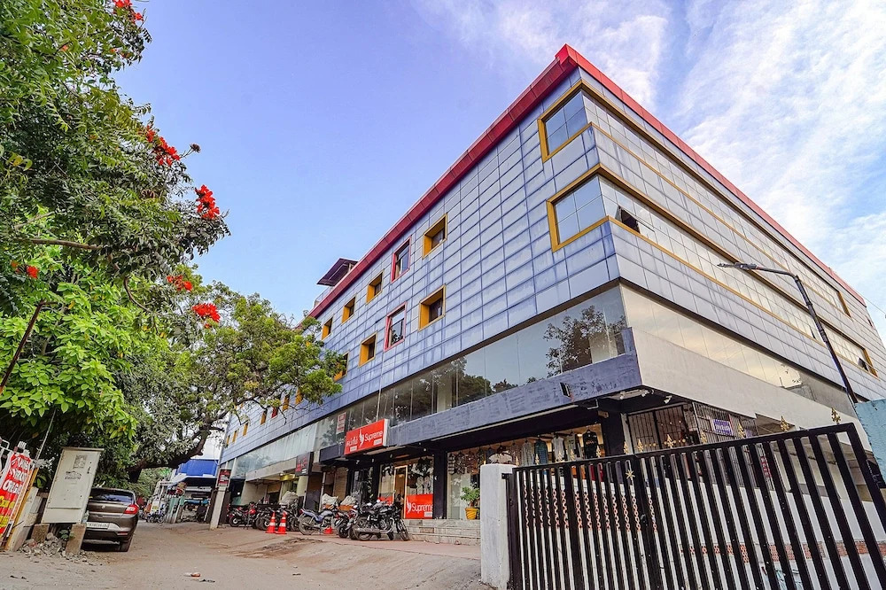 Fabhotel Skyry I