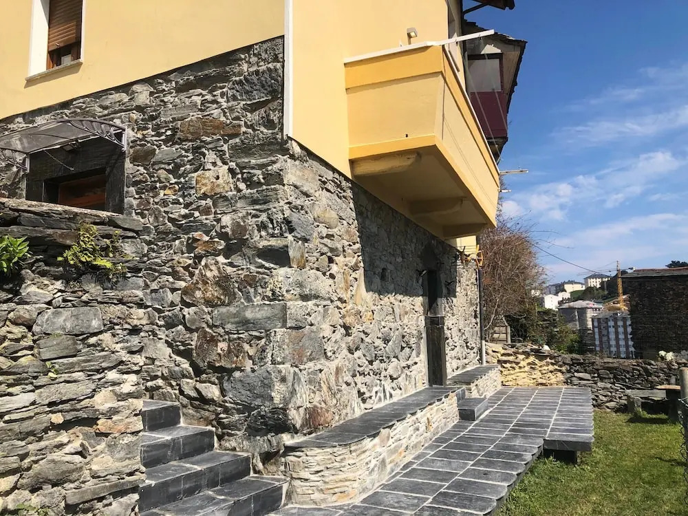 Studio in Luarca, With Wonderful Mountain View and Enclosed Garden - 700 m From the Beach