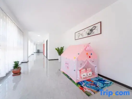 Left Bank Hotel (Qihe County Oulebao Marine Polar World)