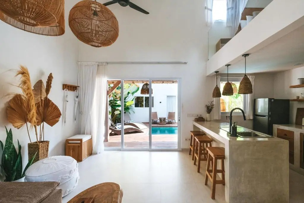 2BR Sun&Moon Pool Villa, Walk to Cafés, Near Beach