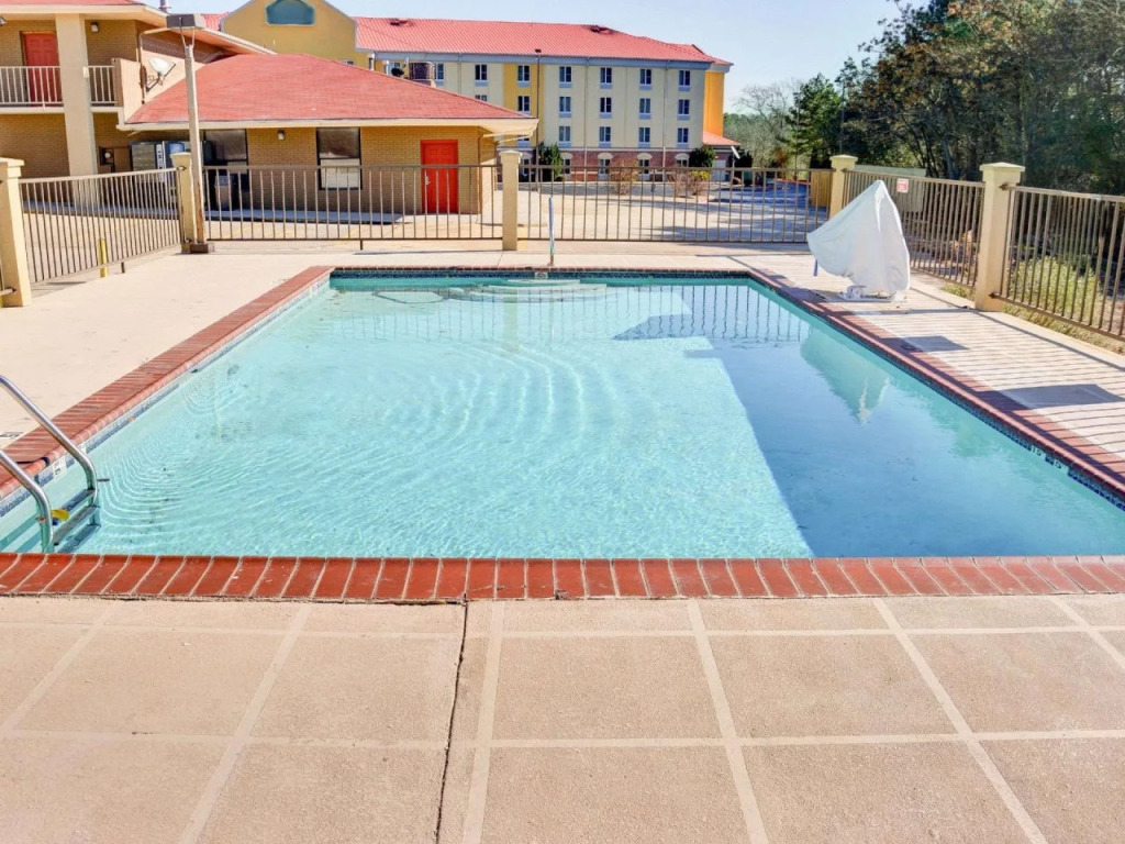 Quality Inn & Suites Hot Springs-Lake Hamilton
