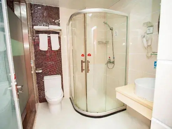 Home Inn Hotel (Lianyungang East Railway Station Bathing Beach Store)