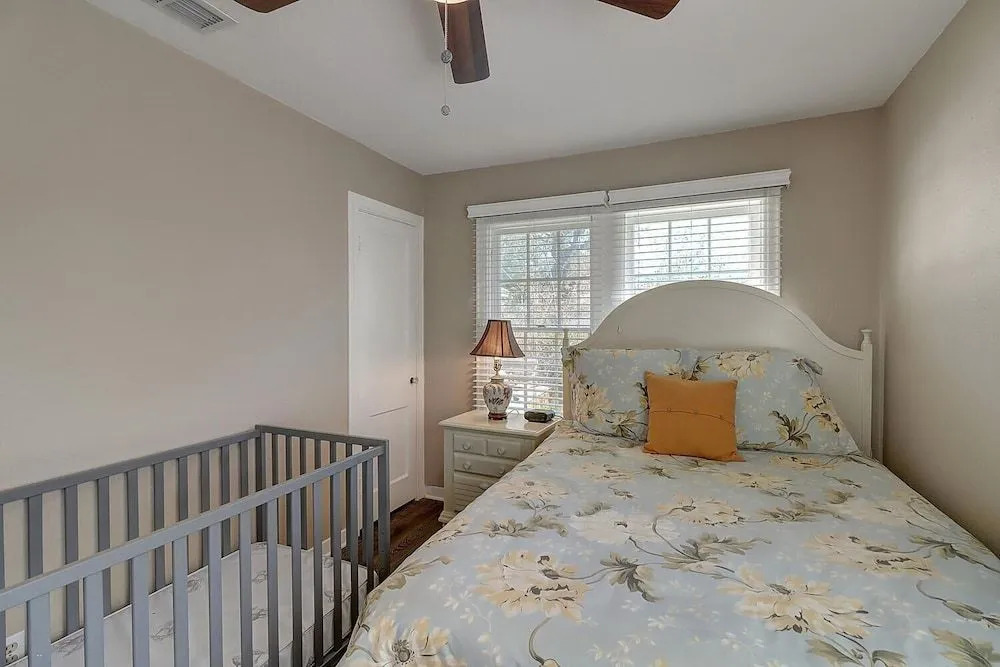 Rockport Blue Crab Bungalow Close to City Attractions by Redawning